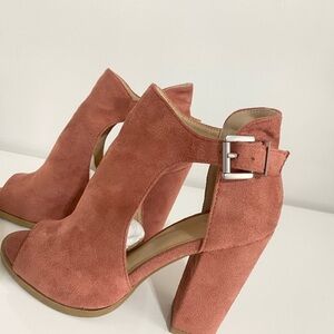 Wild Diva Lounge Elegant Peep-Toe Block Heel Sandals - Mauve
